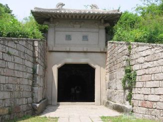 Two Tombs of Southern Tang Dynasty